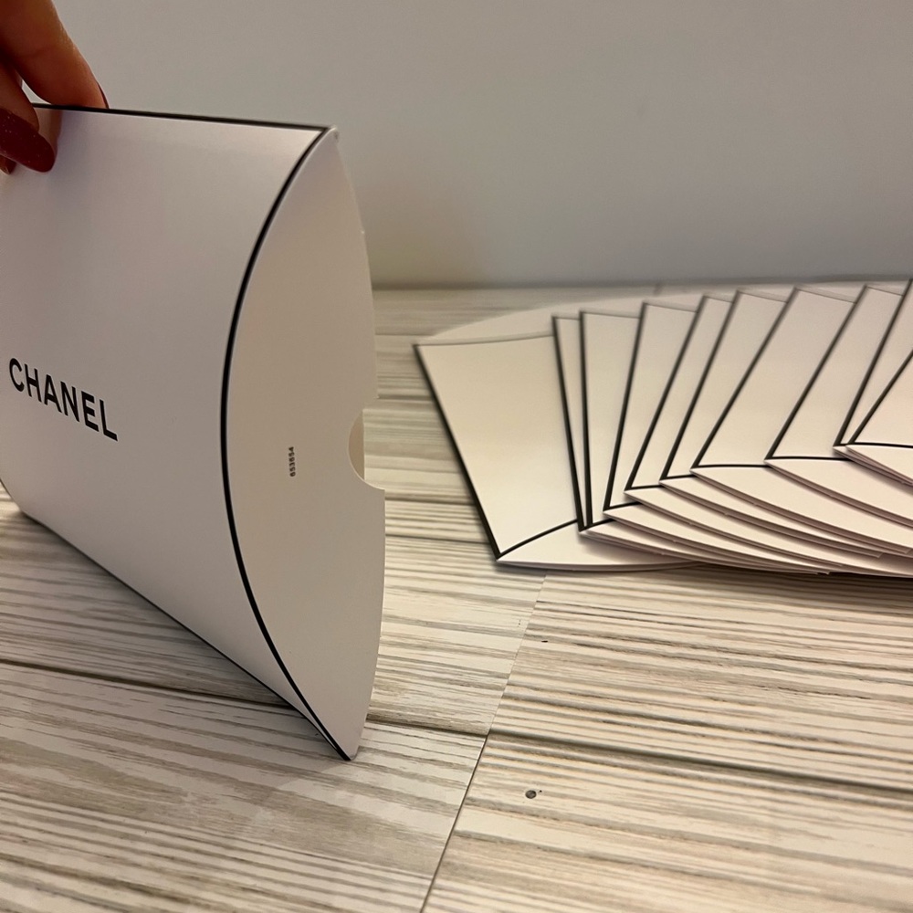 CHANEL set of 10 pillow gift box Elegant 7.5” White - Picture 3 of 6